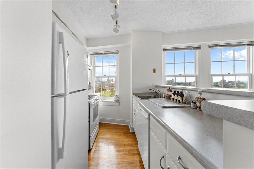 Building Photo - 531 Beacon St