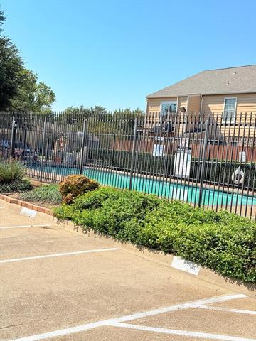 Building Photo - 2500 E Park Blvd