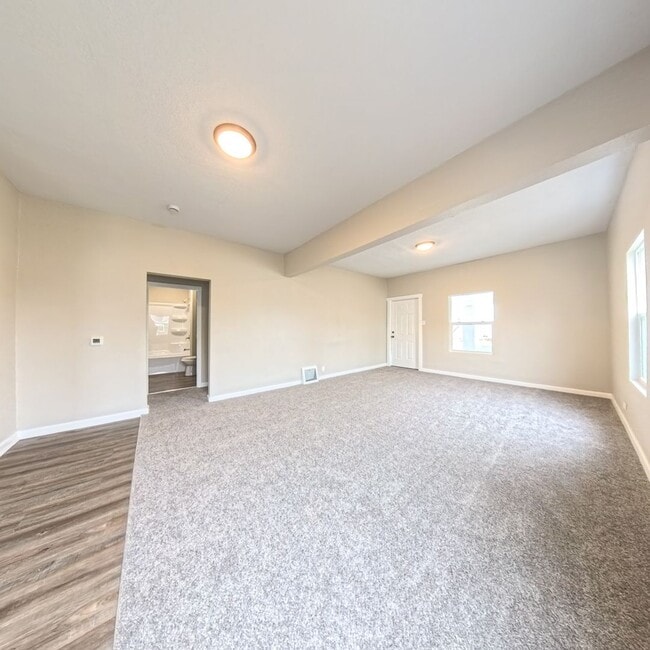 Building Photo - Updated 2-Bedroom Home in Marshalltown