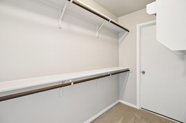 Building Photo - 516 E Slaughter Ln