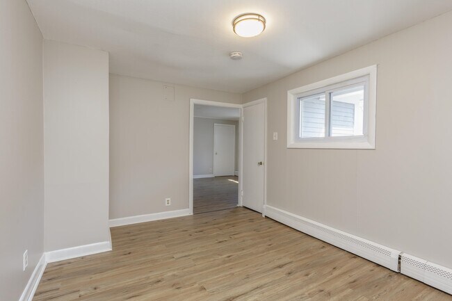 Building Photo - 39 Mead St