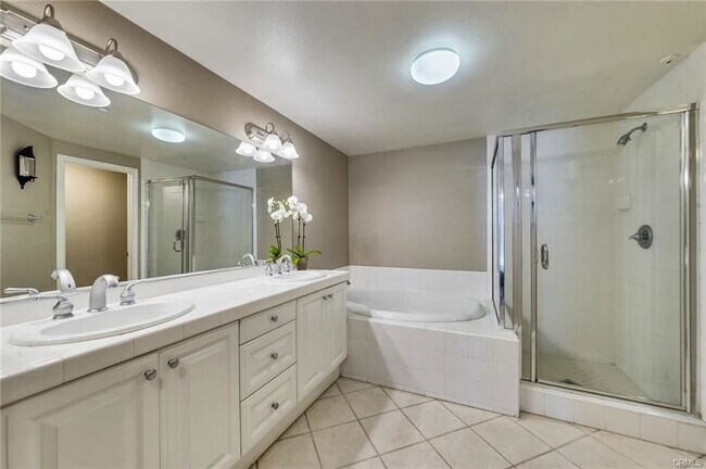 Building Photo - 1400 E Ocean Blvd