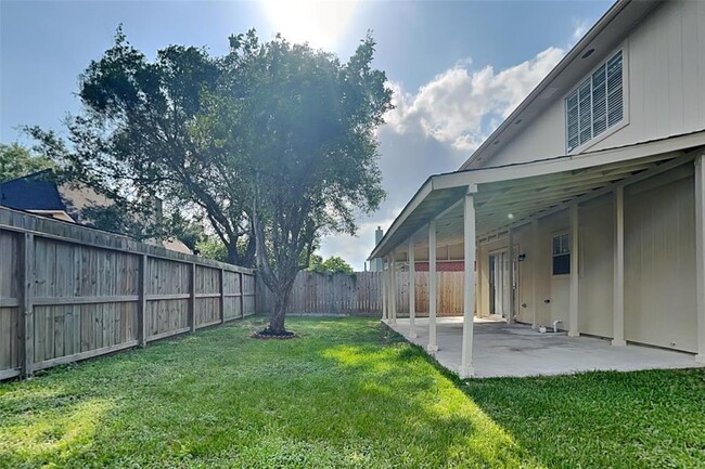 Building Photo - 8303 Holmwood Dr