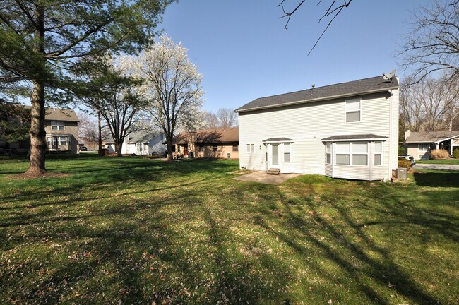 Building Photo - 667 Lakewood Dr