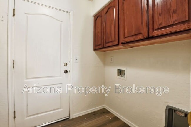 Building Photo - 2325 W Stottler Dr