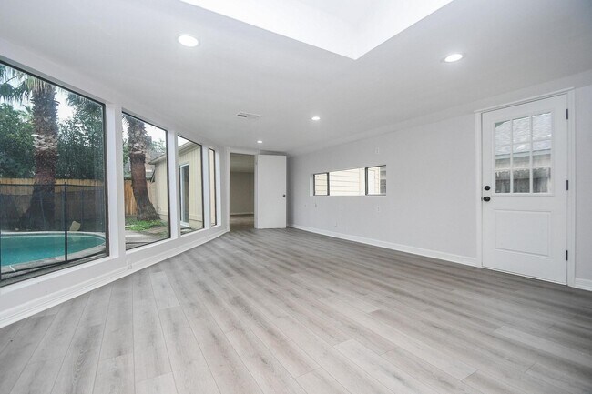 Building Photo - 10903 Shawnbrook Dr