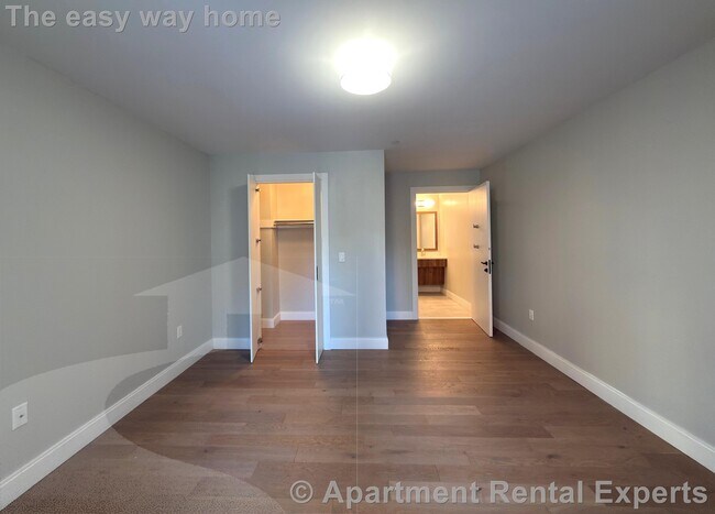 Building Photo - 9 Central St