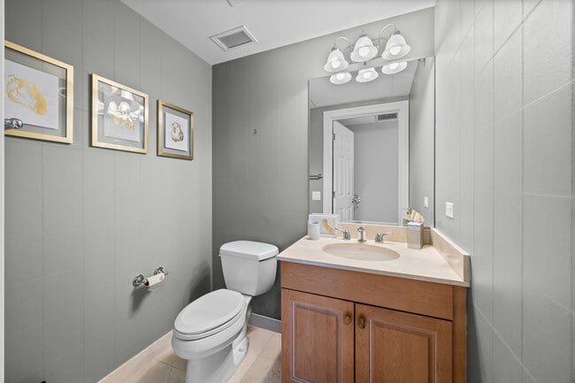 Building Photo - 21 E Huron St