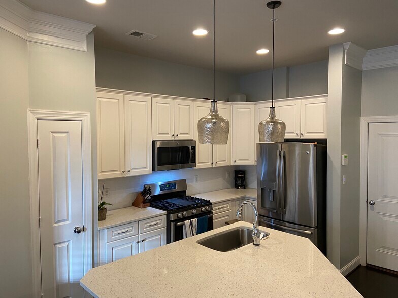 Kitchen - 1326 S Rolfe St