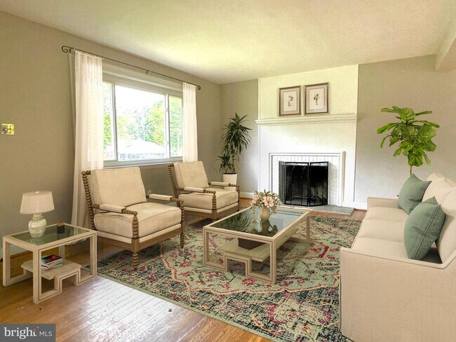 Primary Photo - 3703 Larchmont Dr