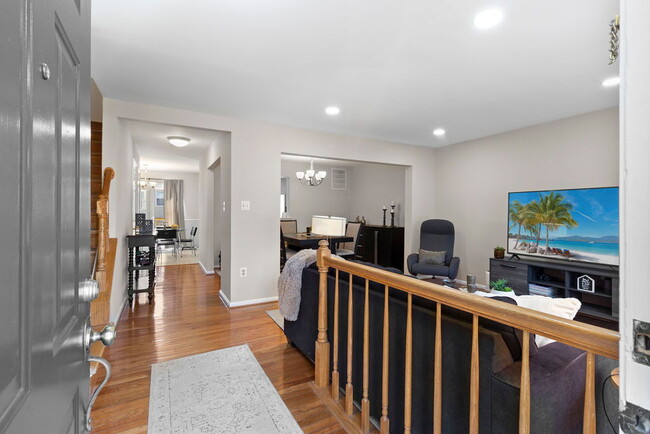 Building Photo - Welcome Home!!