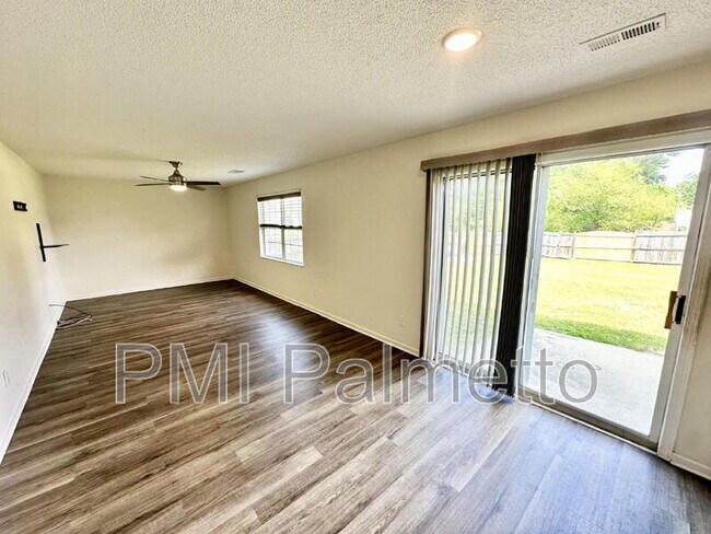 Building Photo - 227 Hardwood Dr