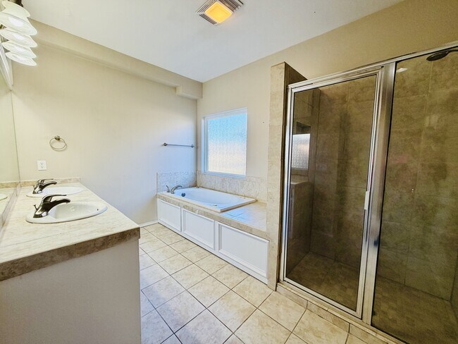 Building Photo - 408 Sterling Pointe Way