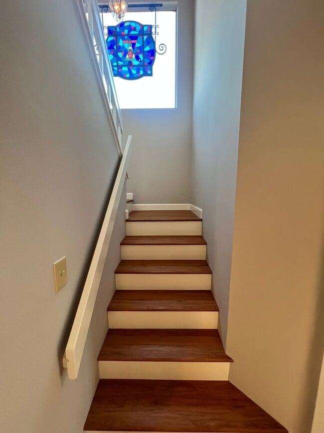 Building Photo - West Ventura - Gorgeous updated three bedroom, 2.5 bath home in Brock Hills