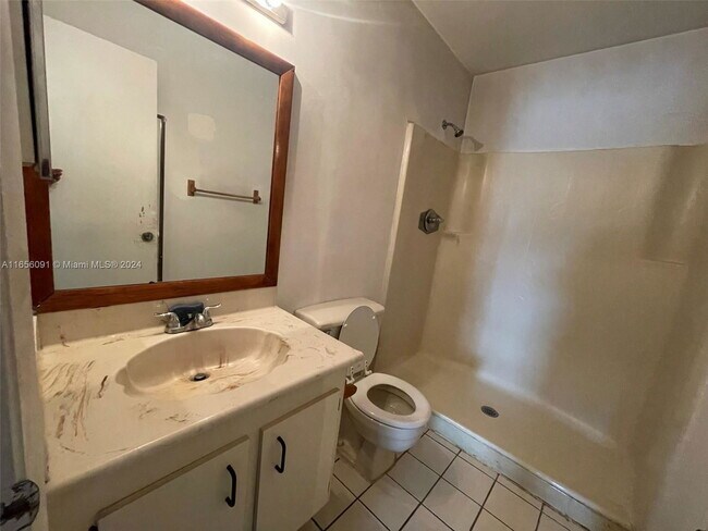 Building Photo - 6040 Shaker Wood Cir