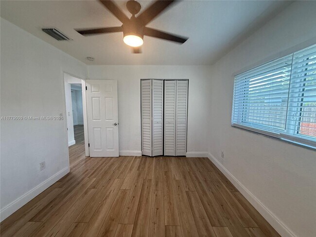 Building Photo - 1040 SW 30th Ave