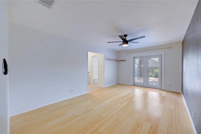 Building Photo - 10229 Missel Thrush Dr