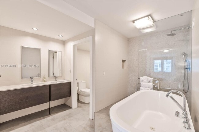 Building Photo - 2301 Collins Ave