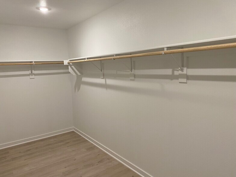 Building Photo - 1032 Pebble Dr