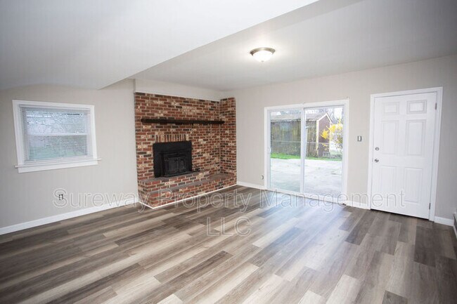 Building Photo - 19 Estate Rd