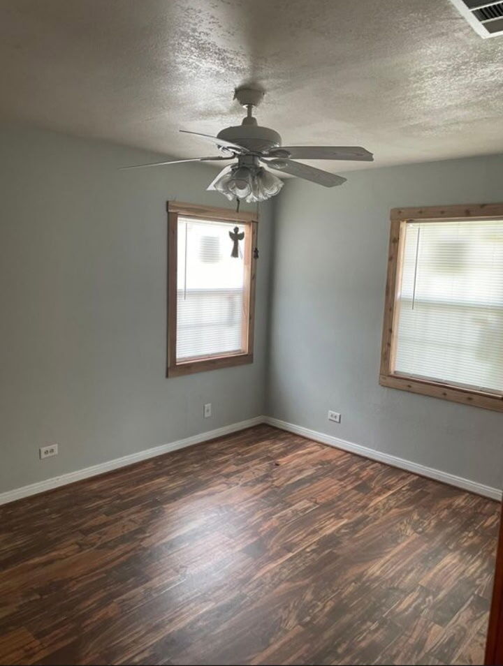 Building Photo - 141 W Dickson Ave