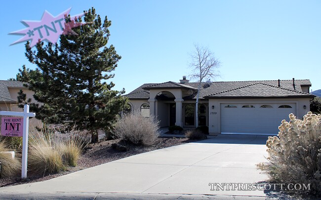 Building Photo - Home in Cliff Rose HOA ~ Winter Special!!