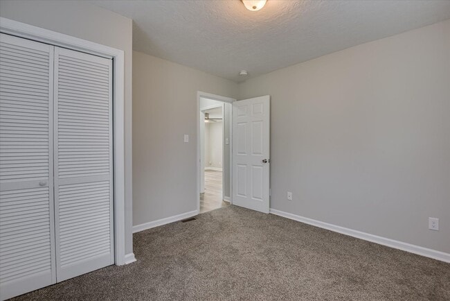 Building Photo - 2 Bed/1 Bath just minutes from Augusta University and Surrey Center, featuring granite countertop...