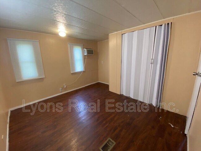 Building Photo - 2211 Cantor Ln