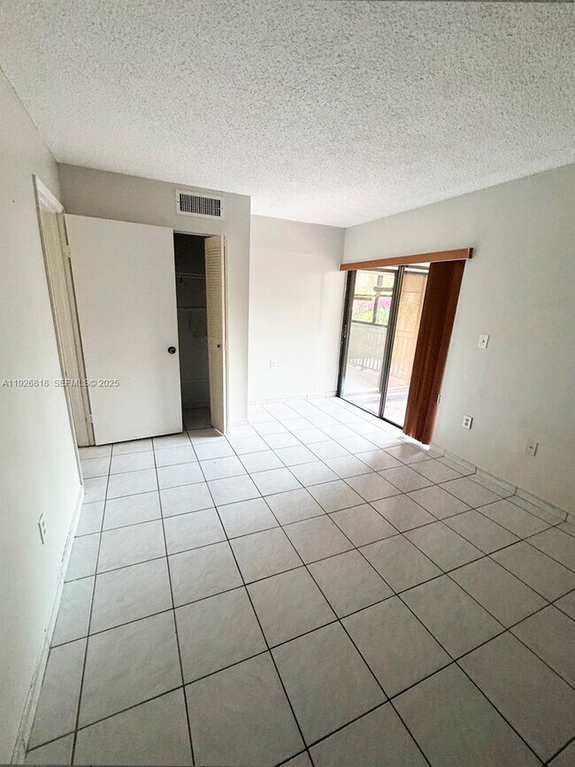 Building Photo - 400 W Park Dr