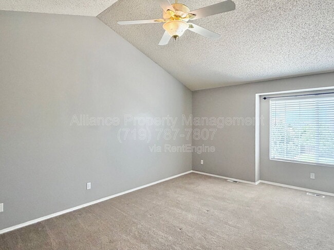 Building Photo - 2825 Dristol Dr