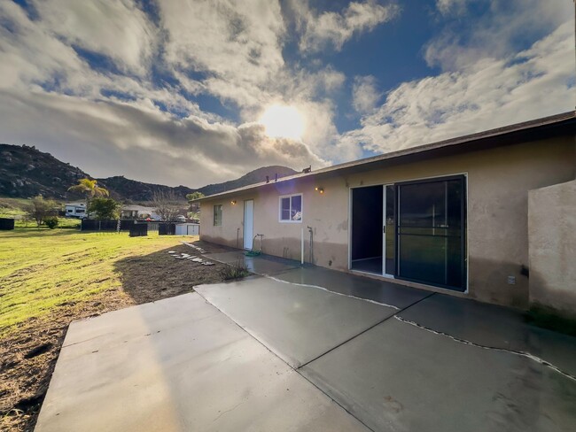 Building Photo - ~RARE FIND~ Newly Remodeled 3 Bedroom Home...