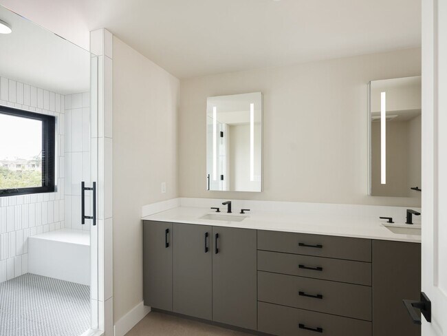 Building Photo - 2677 State St