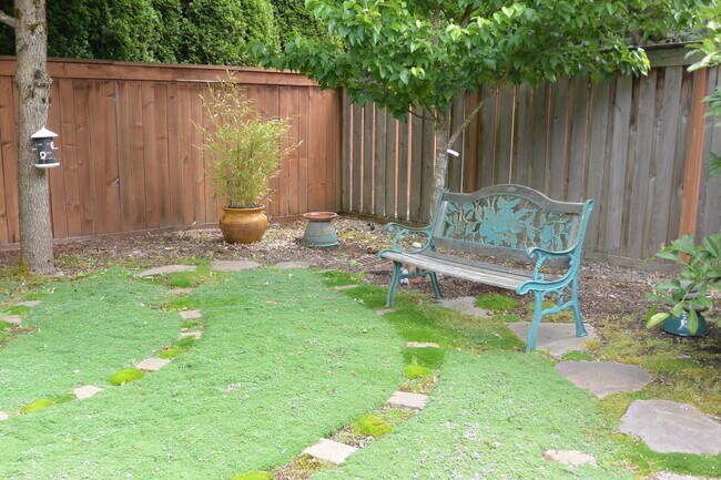 Building Photo - 1365 SE 194th Pl