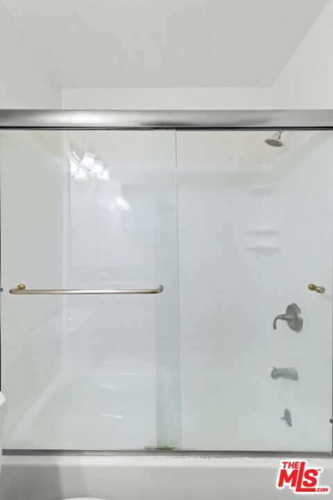 Building Photo - 10982 Roebling Ave