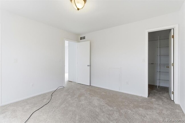 Building Photo - 5186 E 14 Mile Rd