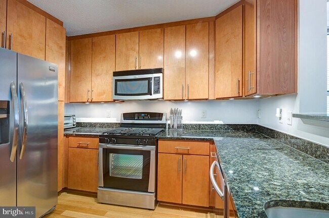 Building Photo - 915 E Street NW Unit 1001
