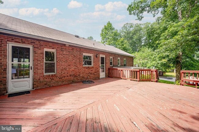 Building Photo - 5708 Dawes Ave