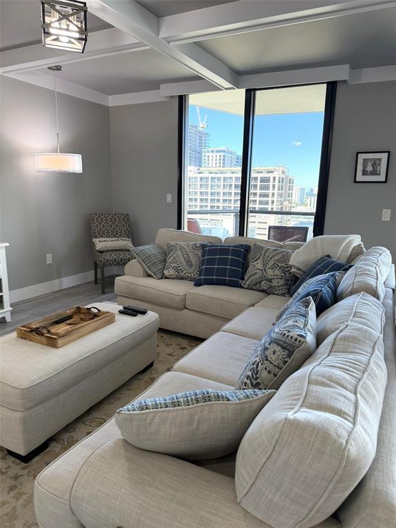 Building Photo - 1 Beach Dr SE