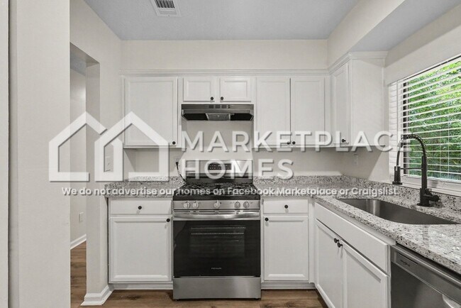 Building Photo - 9011 Homewood Dr