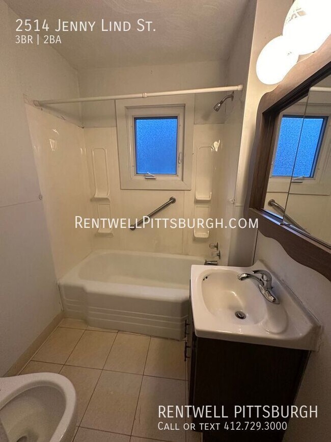 Building Photo - 3 Bedroom Home in McKeesport - Section 8 Only