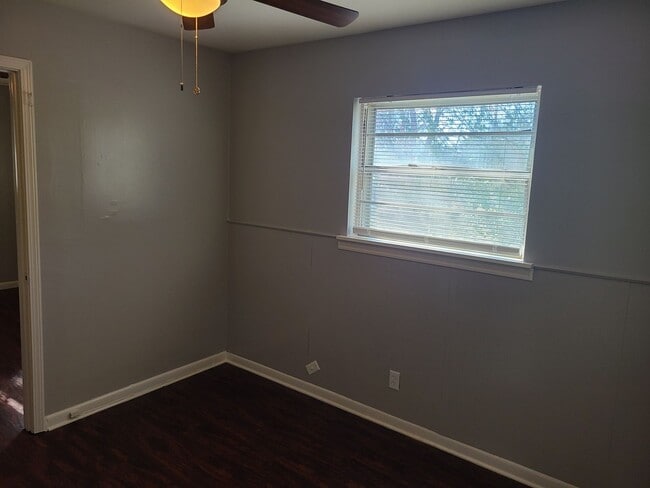 Building Photo - 604 Ellen Dr