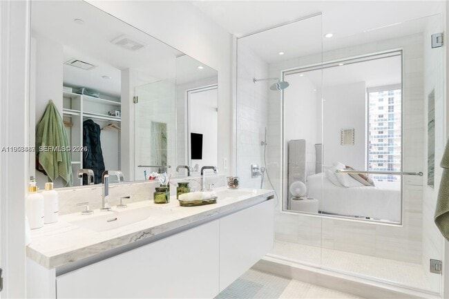 Building Photo - 700 NE 26th Terrace