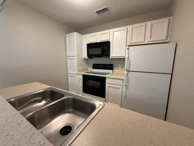 Building Photo - NICE 1 BR CONDO IN DESIRED GATED COMMUNITY*EASY ACCESS TO I35, 410, AND SHOPPING*APPLIANCES INCLU...