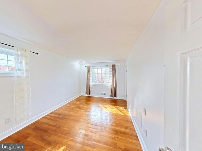 Building Photo - 1012 Loxford Terrace