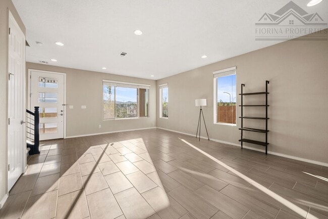 Building Photo - 1 MO. FREE RENT! Gorgeous Corner-Lot Townhouse with Mountain Views