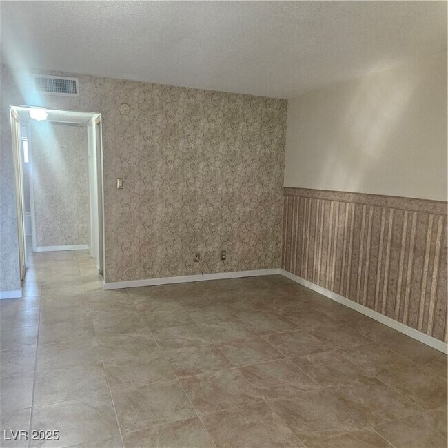 Building Photo - 350 E Desert Inn Rd