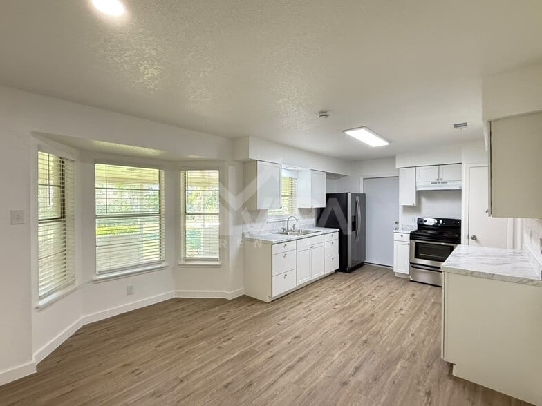 Building Photo - 4126 Valleyfield Dr