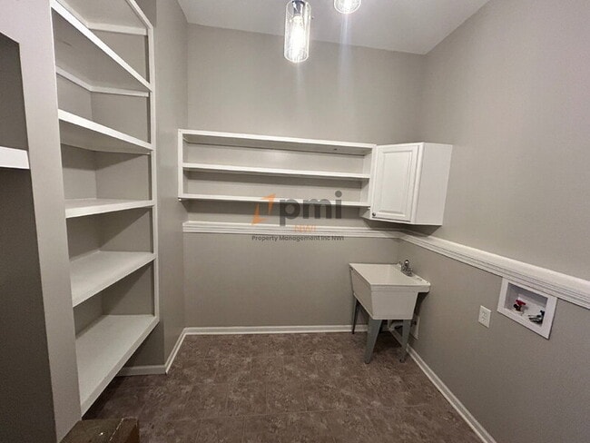 Building Photo - 758 Hope St