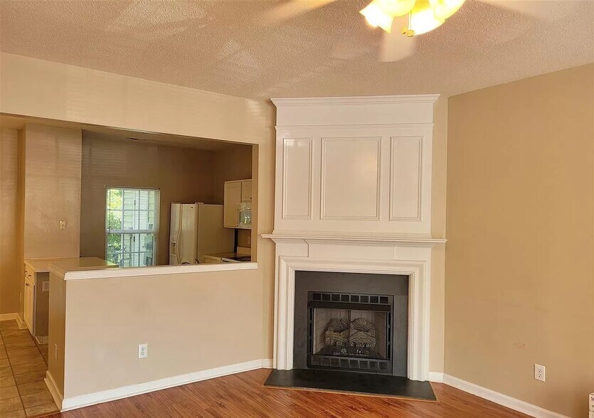 Building Photo - 414 Canyon Lake Cir