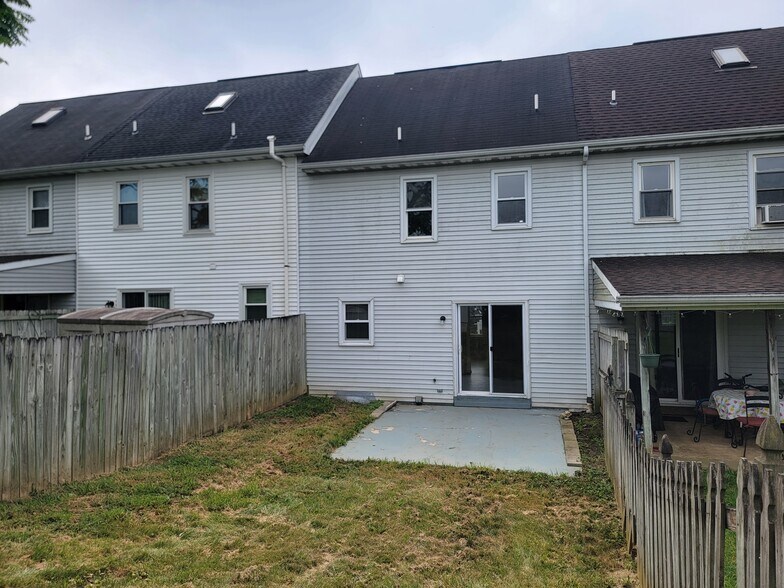 Building Photo - 31 Hilldale Dr